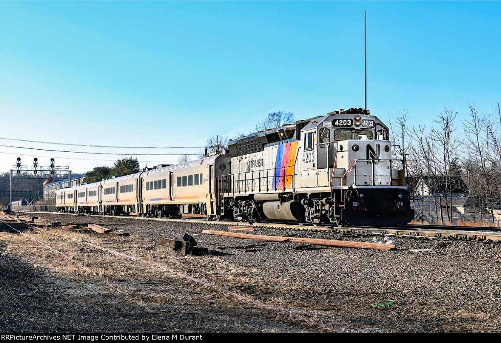 NJT 4203 on train 1107